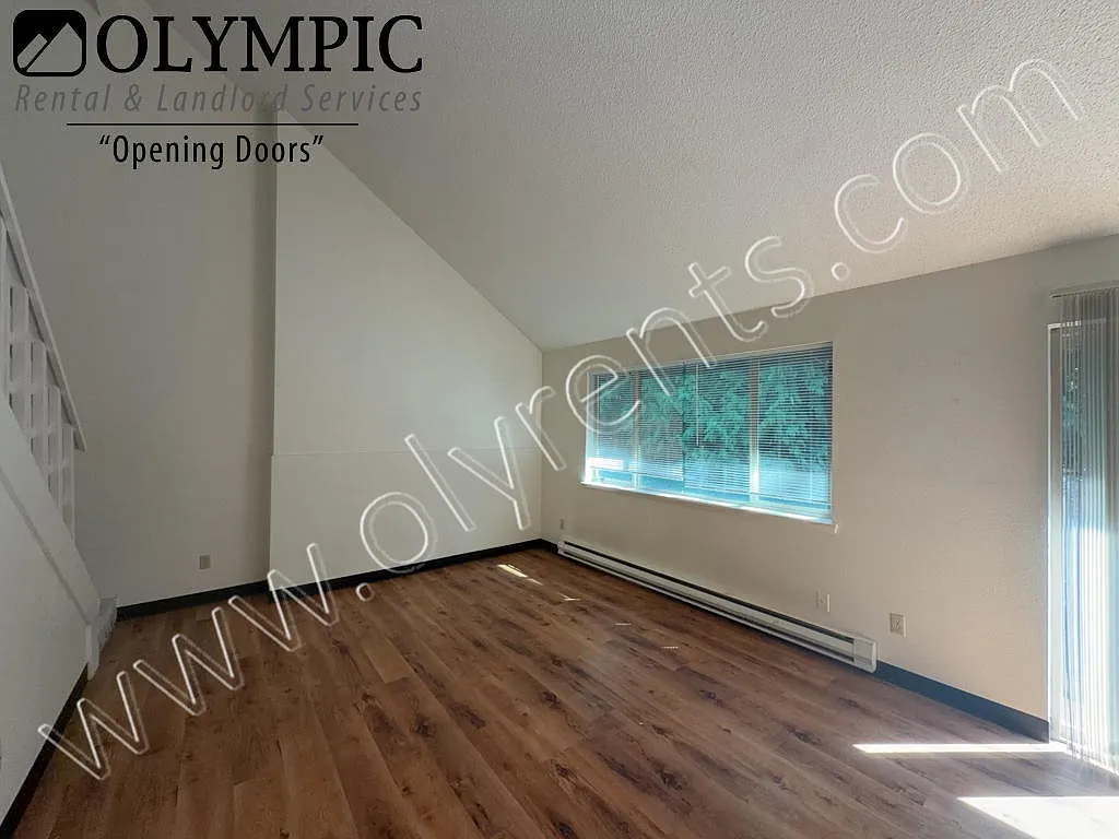 3bed/1.75bath townhome w/ Carport, 1223 sqft - Water/Garbage included — Photo 2