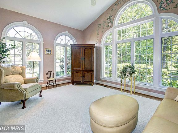 5th image of 2601 Woodlawn Trl