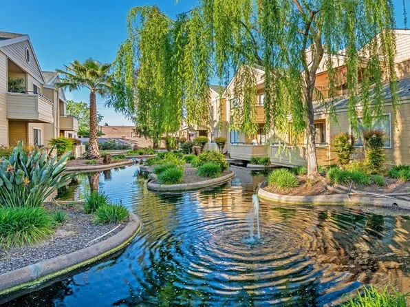 7675 N 1st St APT 138, Fresno, CA 93720