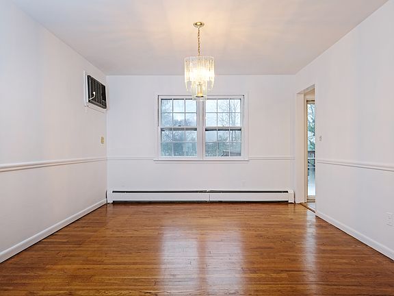 5th image of 217 Florence St