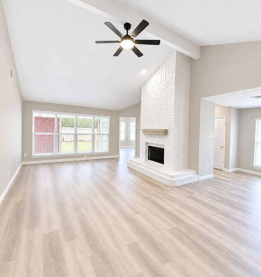 3 bed, 2.0 bath, 1710 sqft, $2,300 — Photo 3
