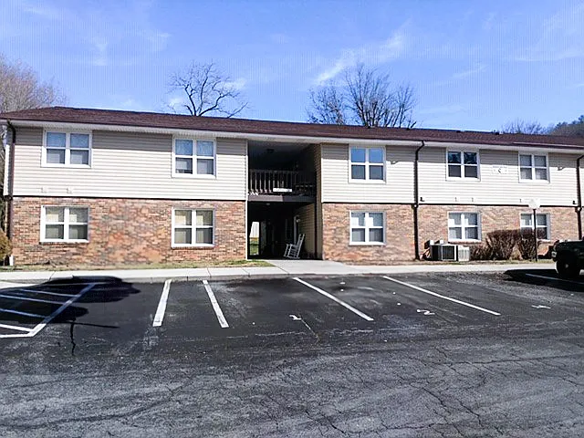 Four Seasons Apartments — Photo 2