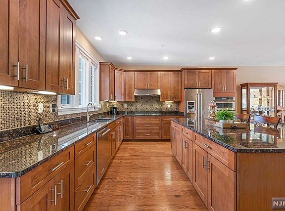 5th image of 604 Cottonwood Ct #604