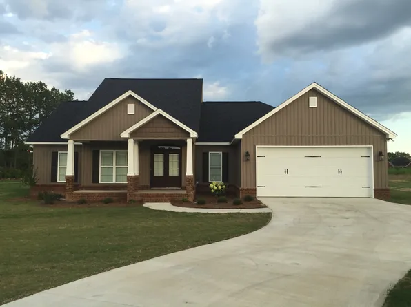 28 Marie Cir, Deatsville, AL 36022