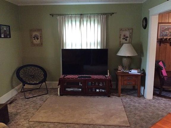 5th image of 238 Kingsbury Ave