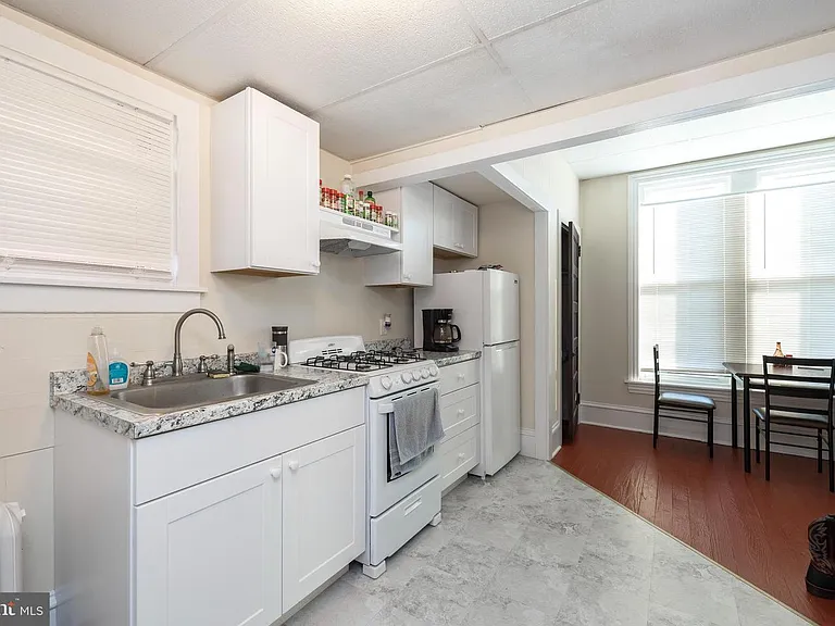 901 Queen St #2 — Photo 2