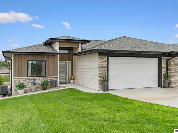 1155 Sand Hill Rd, Louisville, NE 68037