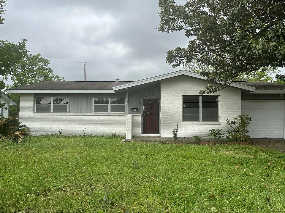 423 W Troy Rd