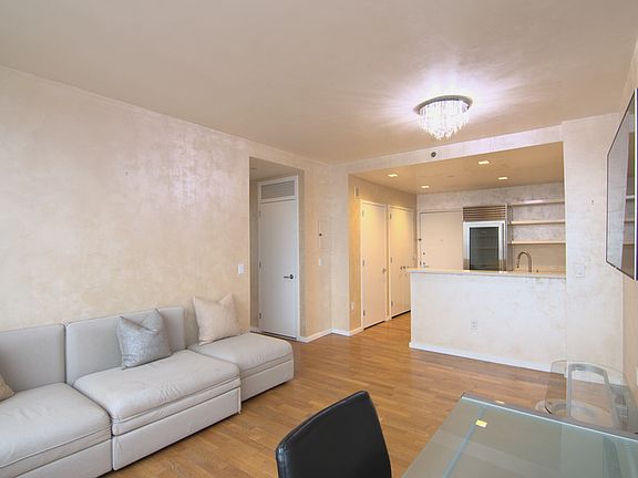 4th image of 635 W 42nd St APT 22B