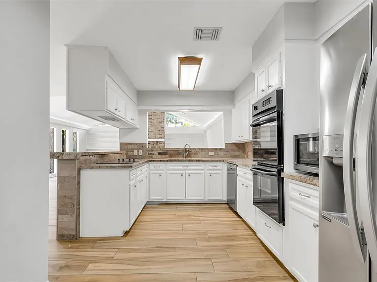 442 Mignon Ln — Photo 6