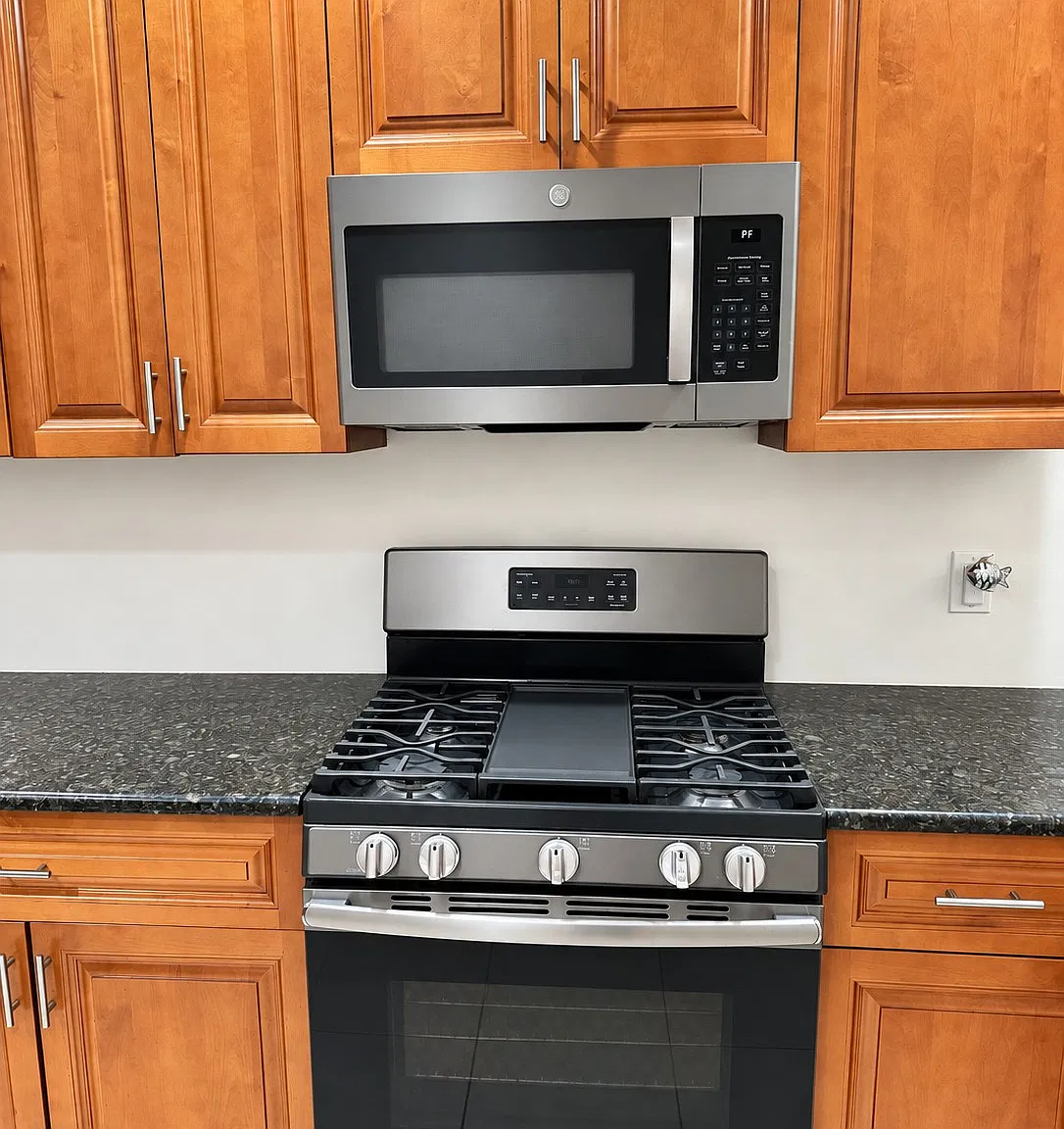 2 bed, $2,400 — Photo 3