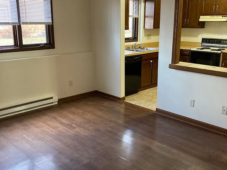 Immaculate Updated 2 Bedroom — Photo 1