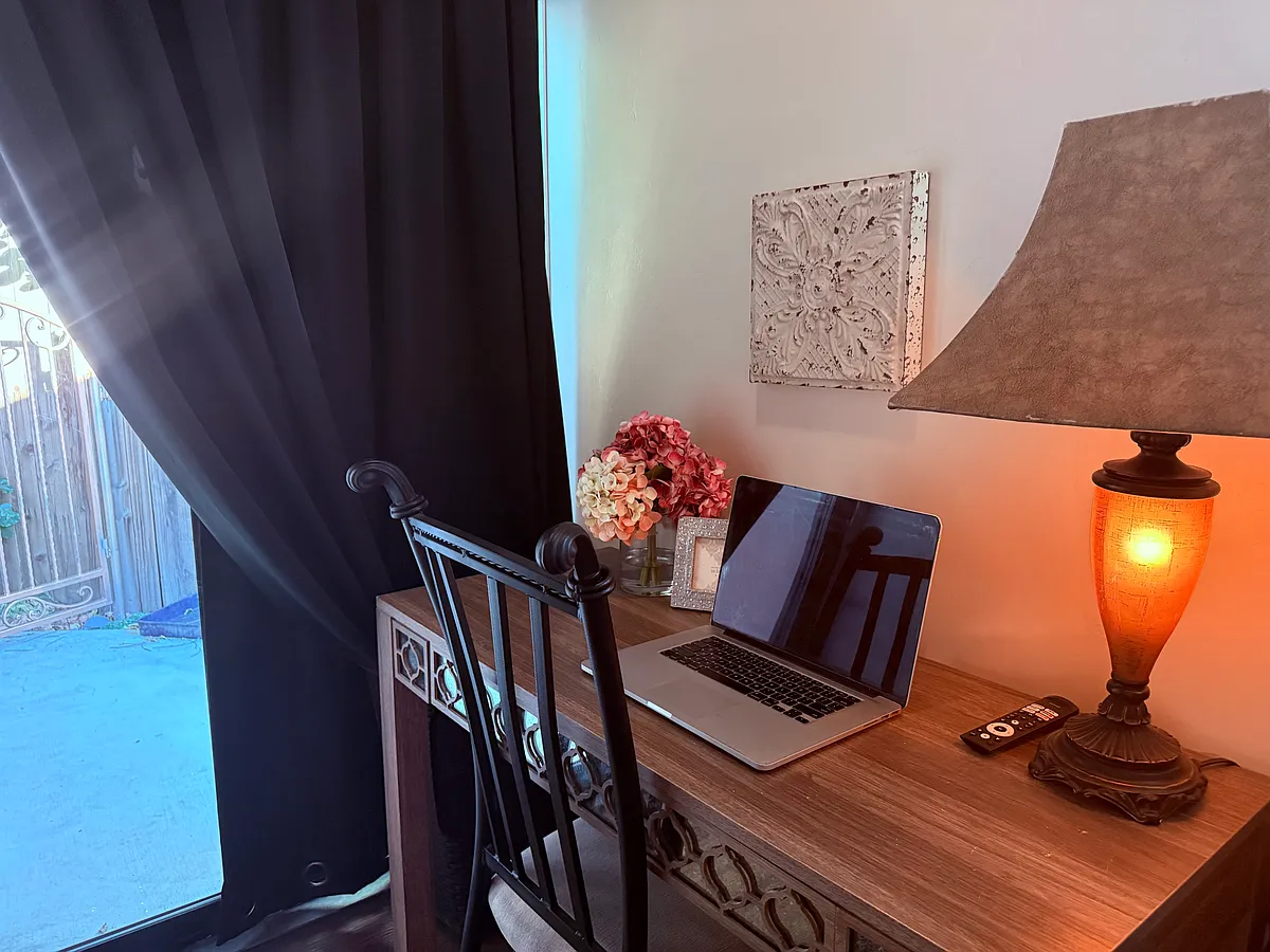 Desk/chair - 48th St