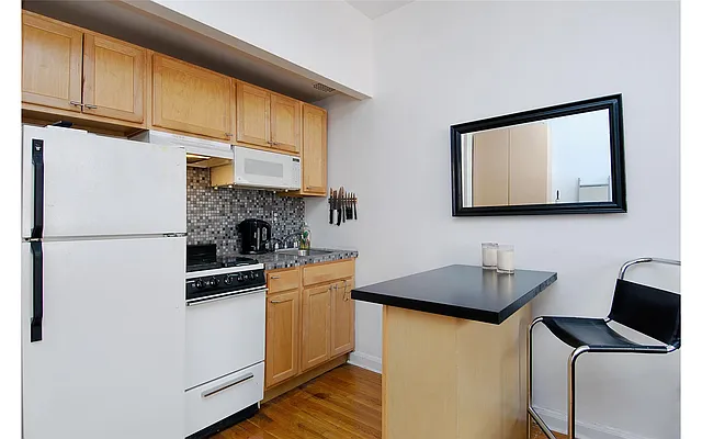 Sold by Douglas Elliman | media 17