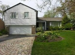 2410 Meadow Dr S, Wilmette, IL 60091