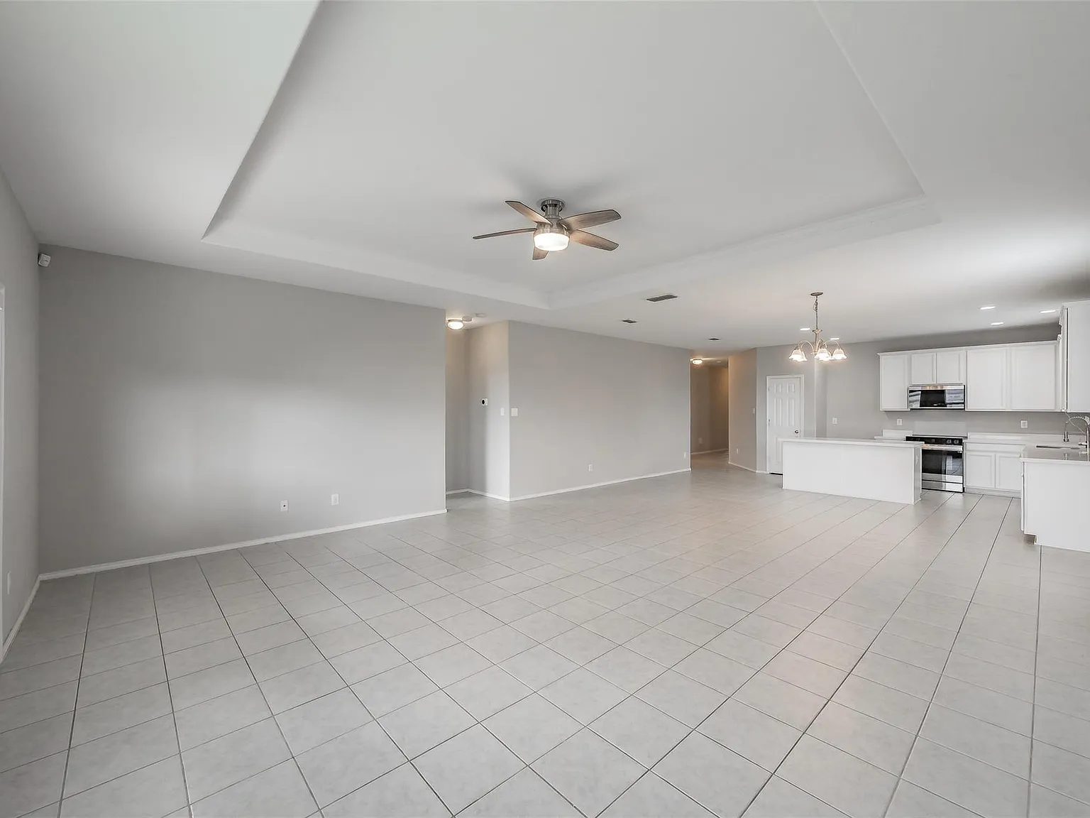 3 bed, 2131 sqft, $2,400 — Photo 2