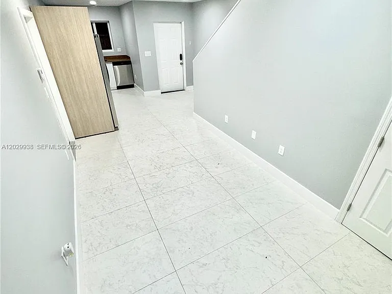 930 NW 2nd St — Photo 5