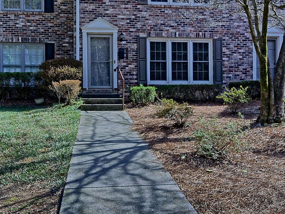 1st image of 2451 Northlake Ct NE