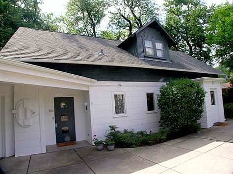 852 NW - Front View