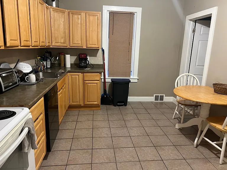 105 & 109 E Broad St #109 — Photo 8