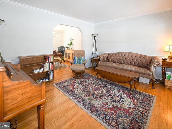 4th image of 8555 Ridge Ct