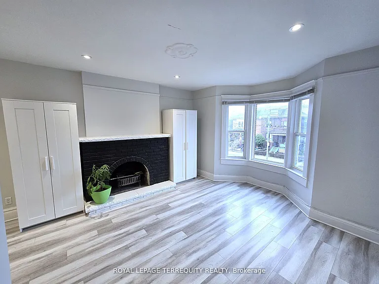1037 Bathurst St #3 — Photo 2