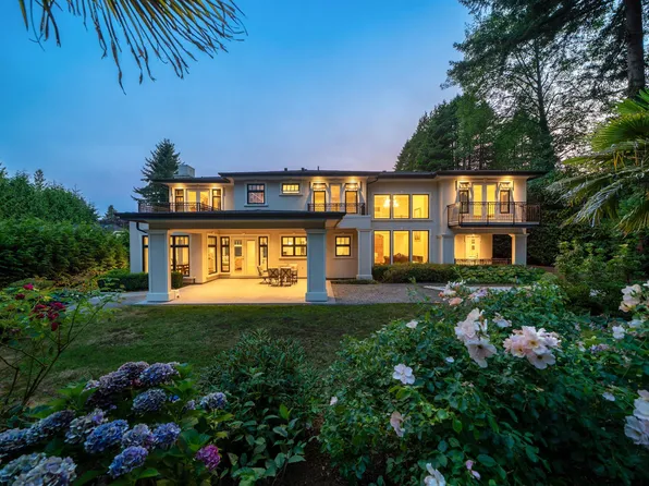 920 3rd St, West Vancouver, BC V7T 2J3