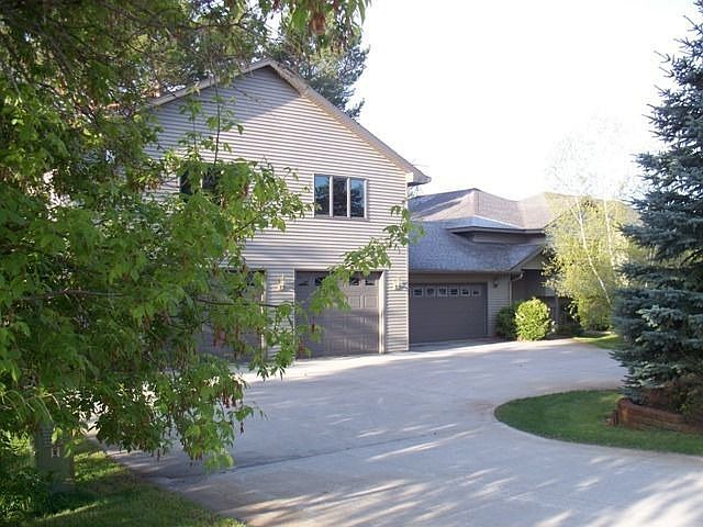 1st image of 2910 Crestwood Dr NE