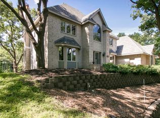 4 Robb Farm Rd, North Oaks, MN 55127