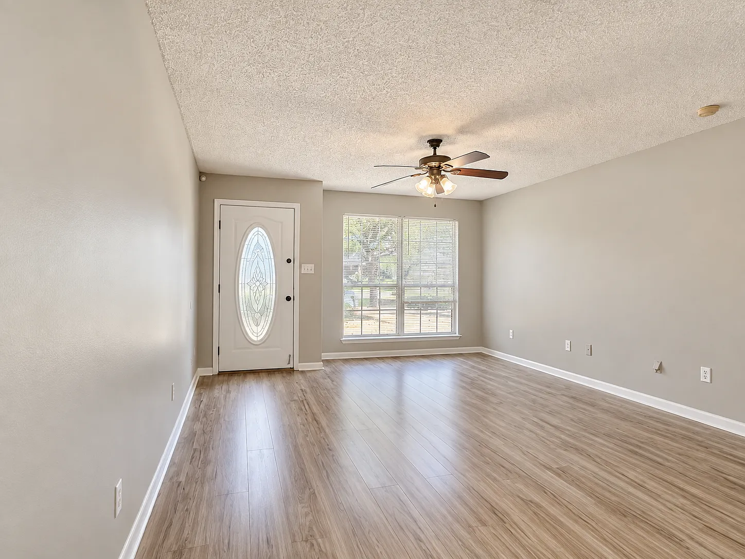 3 bed, 1200 sqft, $1,350 — Photo 3