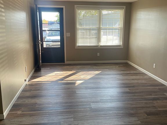 3rd image of 2700 Cleveland Rd APT 4B