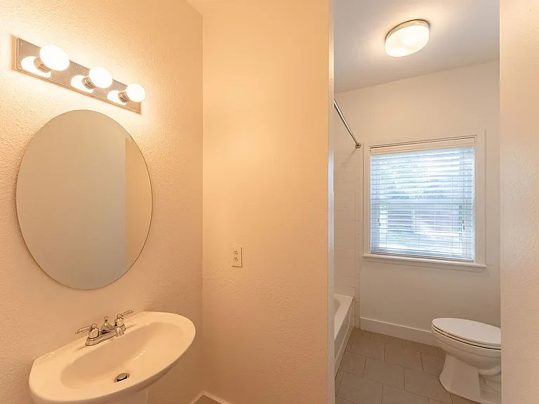 1209 E 3rd St — Photo 15