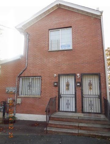 1st image of 922 E 212th St