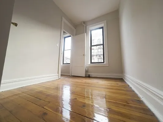 Rented by Standard Realty | media 25