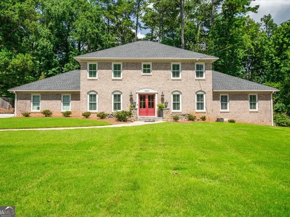 2207 Forestglade Dr, Stone Mountain, GA 30087