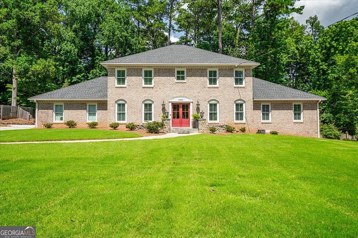 2207 Forestglade Dr photo 1
