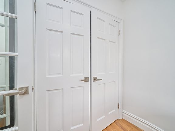 2nd image of 10 Morton St APT 3e