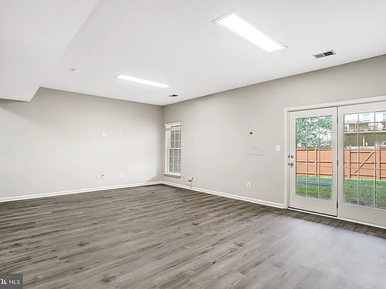22616 Welborne Manor Sq — Photo 39