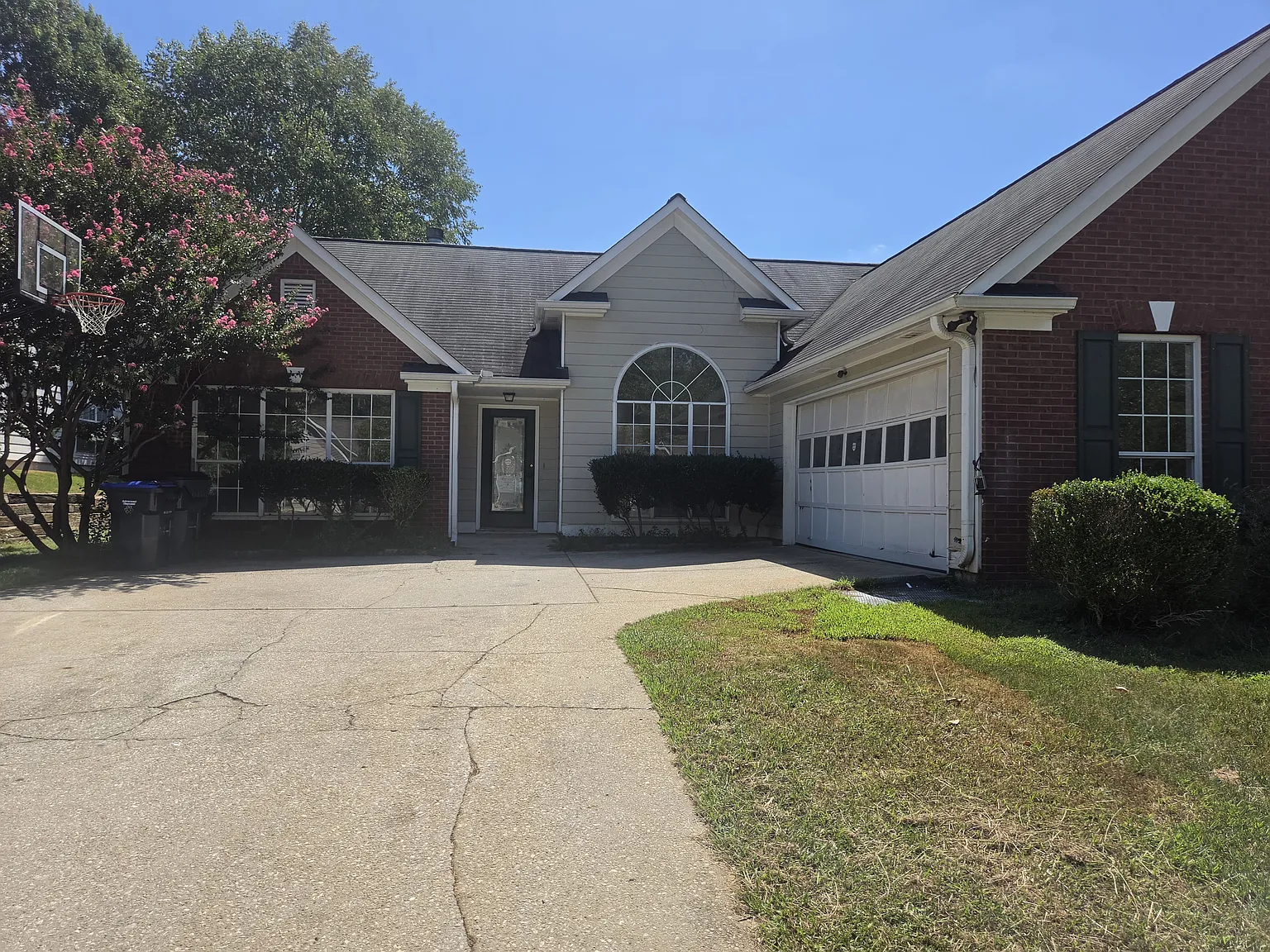 3 bed, 1651 sqft, $2,150 — Photo 2