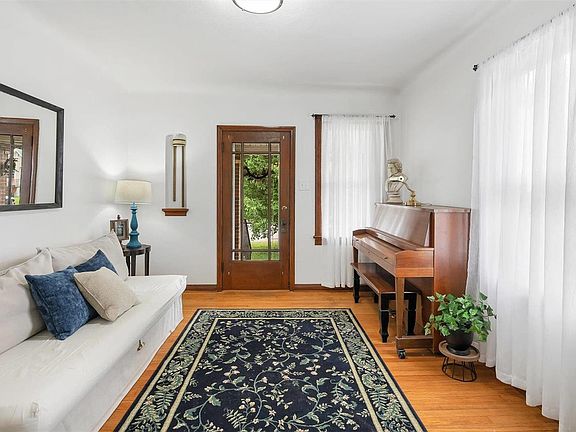 5th image of 305 Waller Ave