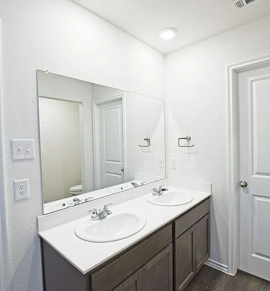 1111 Emerald Gate Dr — Photo 37