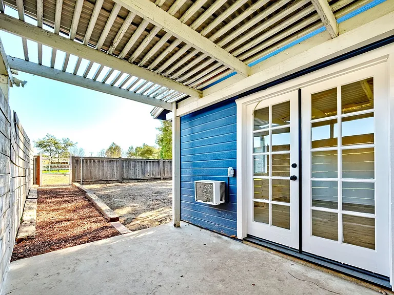 2707 Robertson St — Photo 13