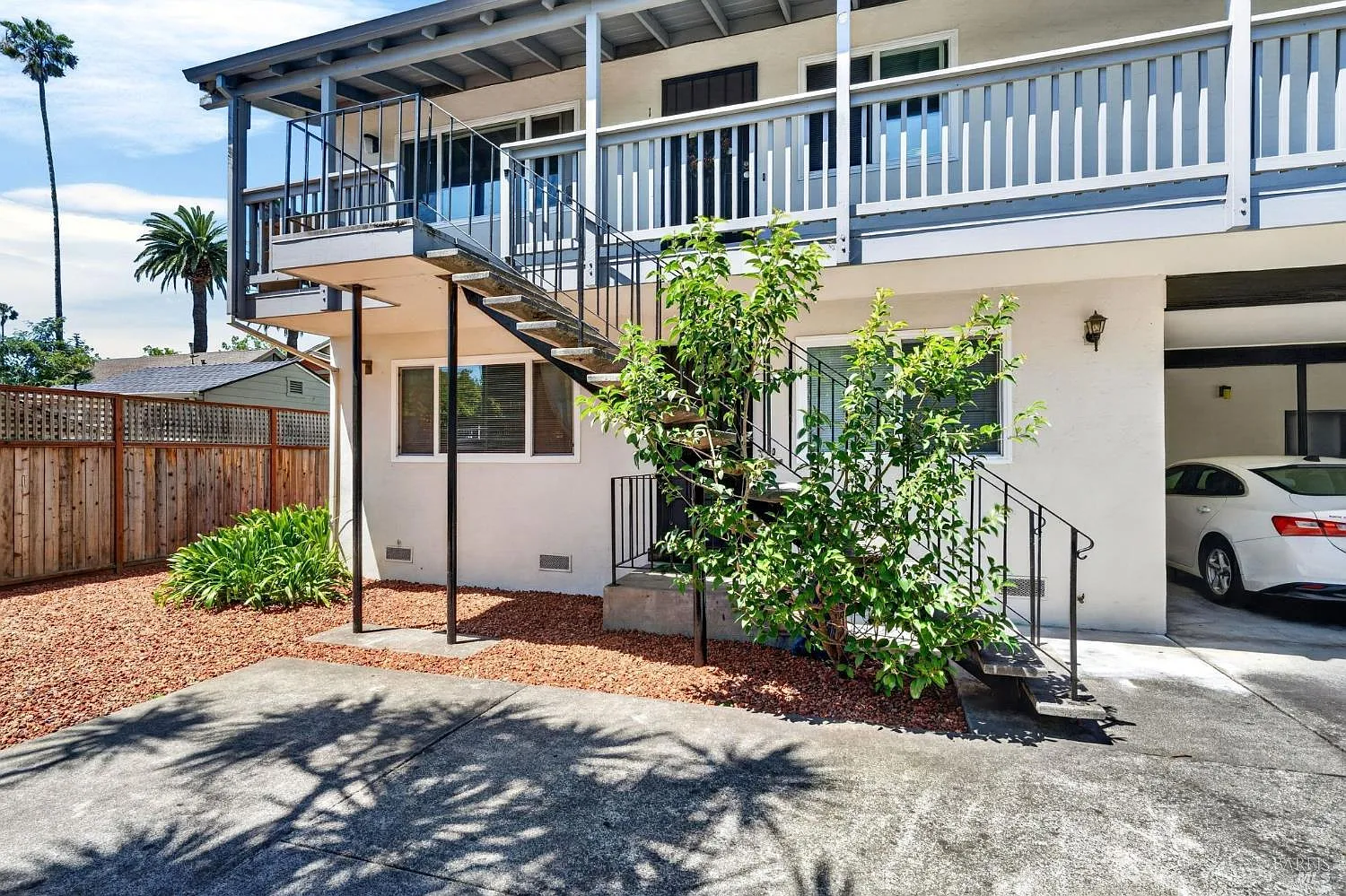 406 Klute Street - Photo 3
