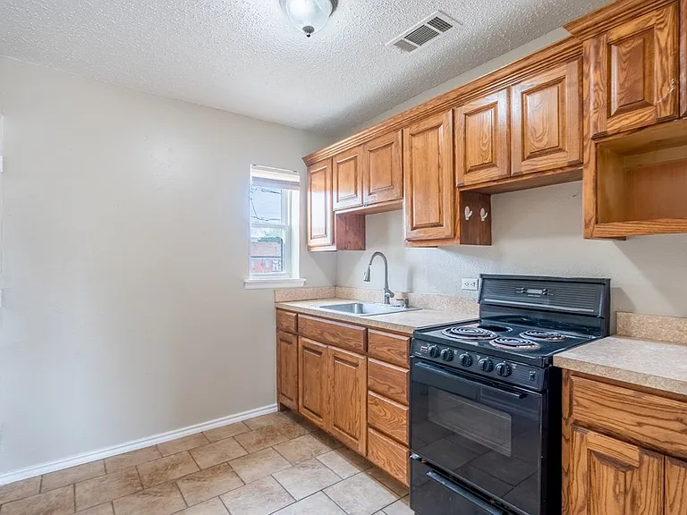 3210 W Kansas Ave — Photo 8