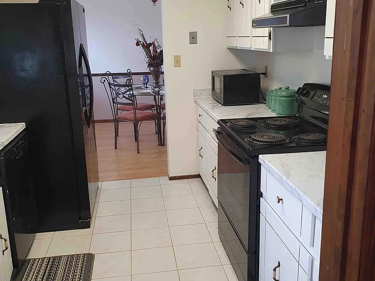 2100 Manchester Cir — Photo 8