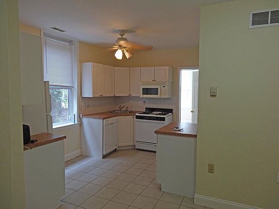 3rd image of 2834 Poplar St APT 2