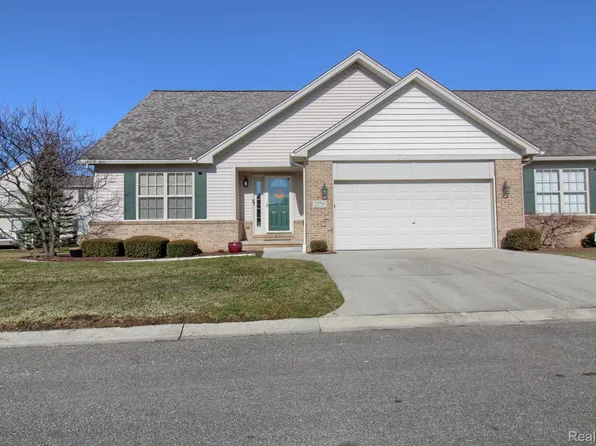 23714 Ashley Dr, Flat Rock, MI 48134