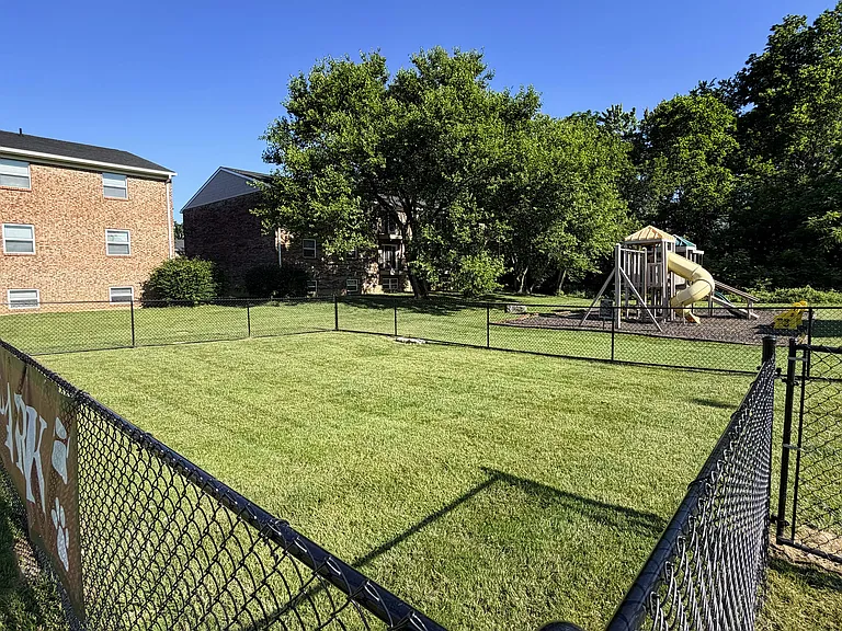 Crown Crossing Apartments — Photo 11