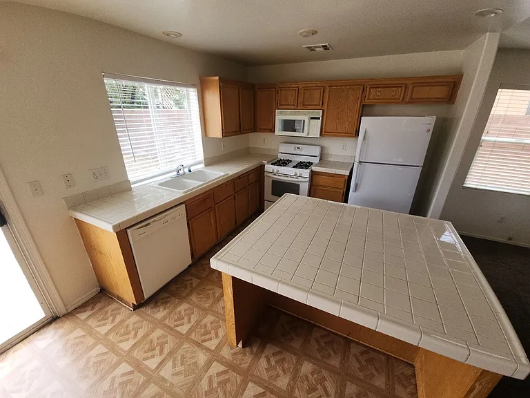 9907 Sparrow Ridge Ave — Photo 16