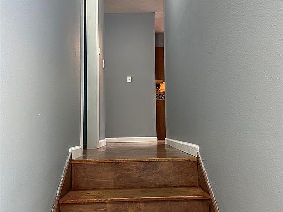 4th image of 23 Dogwood Cir